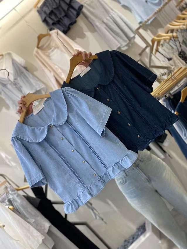 深蓝色