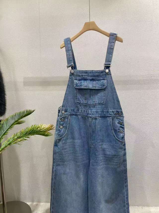 蓝色
