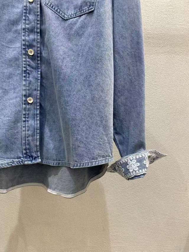 蓝色