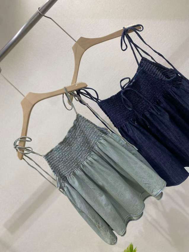 藏蓝色