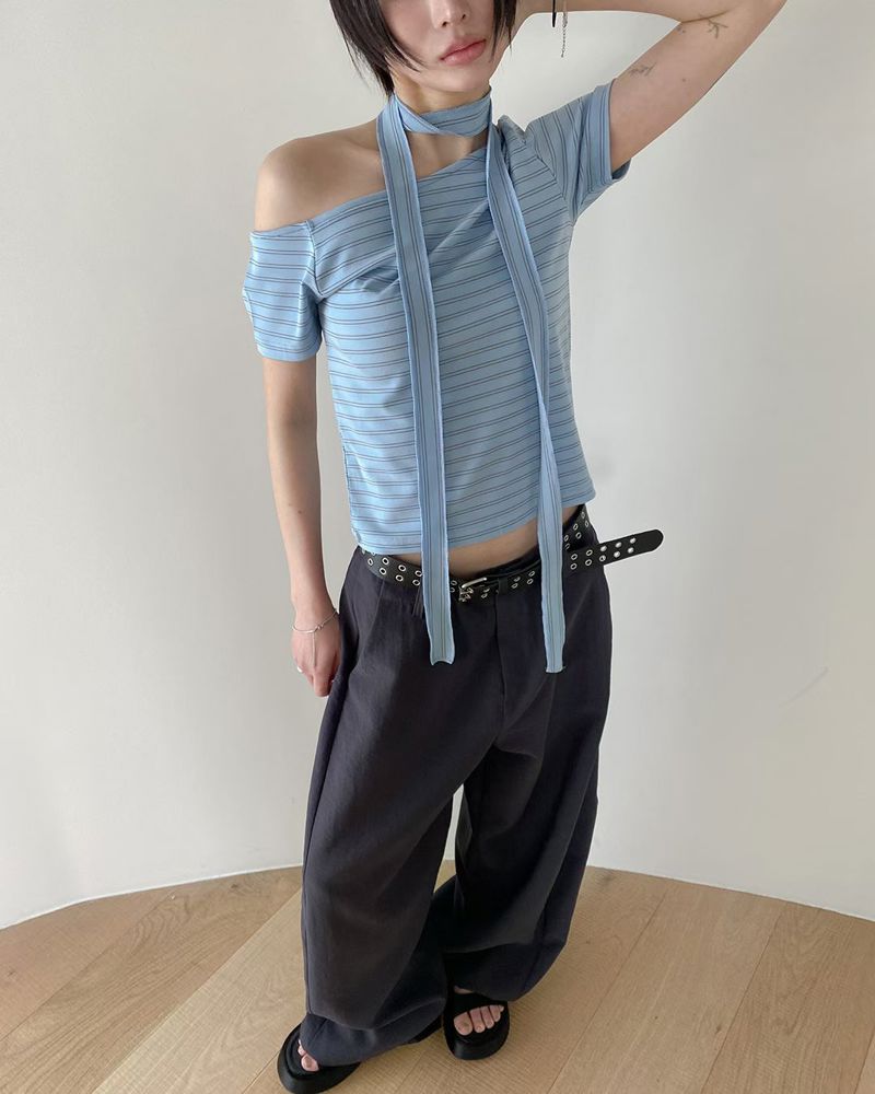 深蓝色