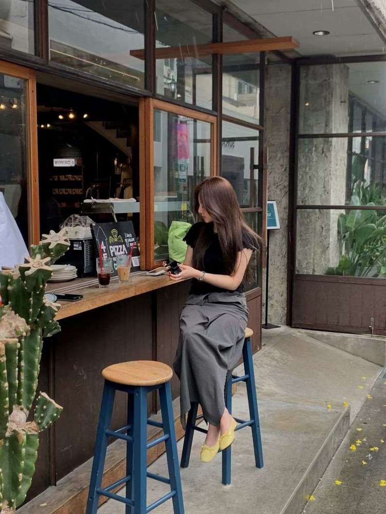 深灰