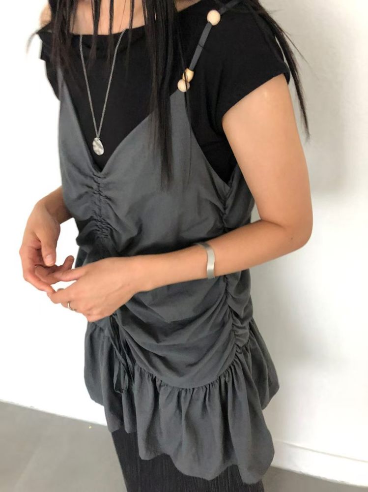 深灰