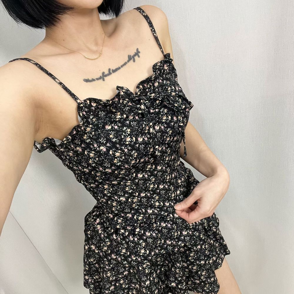 黑色