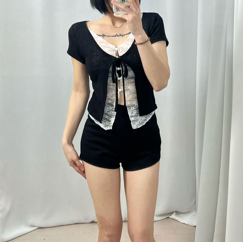 黑色