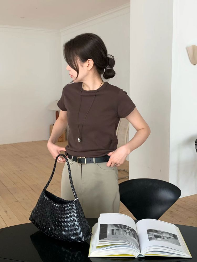 深棕色