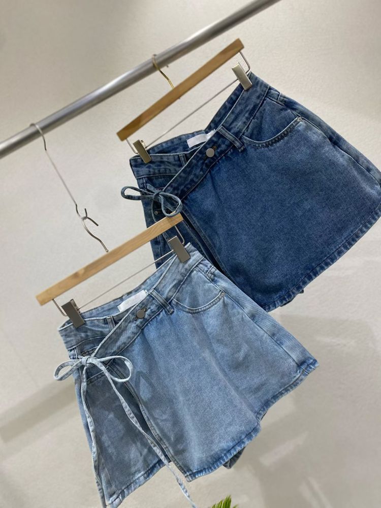 深蓝色