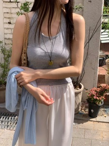 灰色