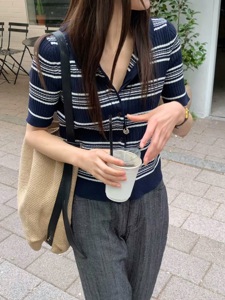 藏青色