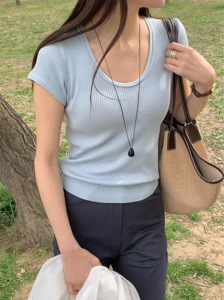 蓝色
