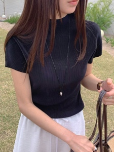 黑色