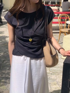 黑色