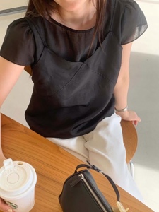 黑色