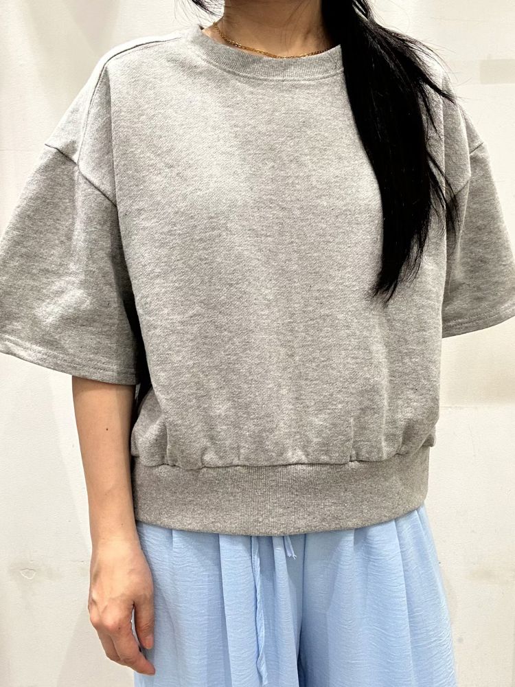 灰色
