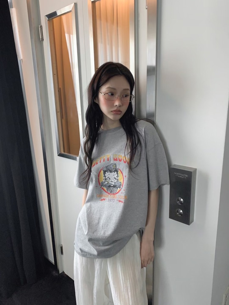灰色