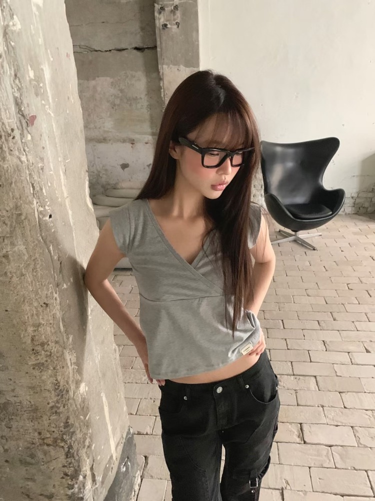 灰色