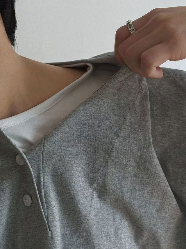 灰色