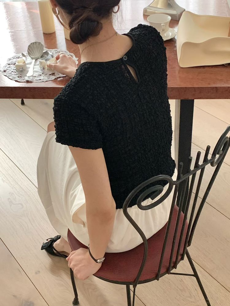 黑色