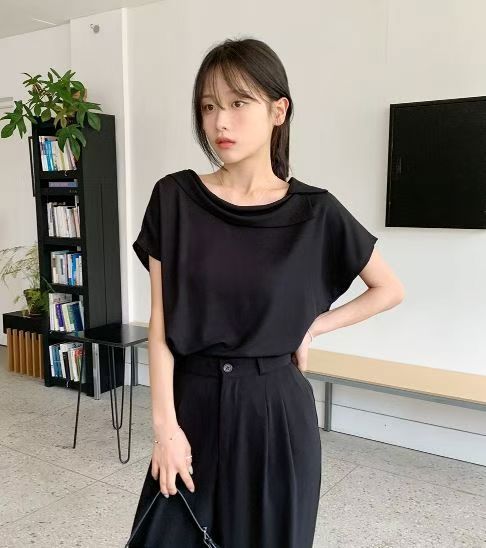 黑色