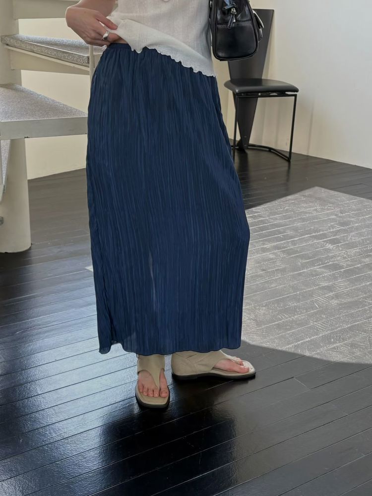 深蓝色