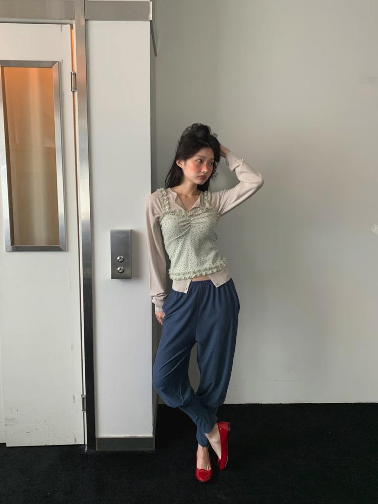 深蓝色