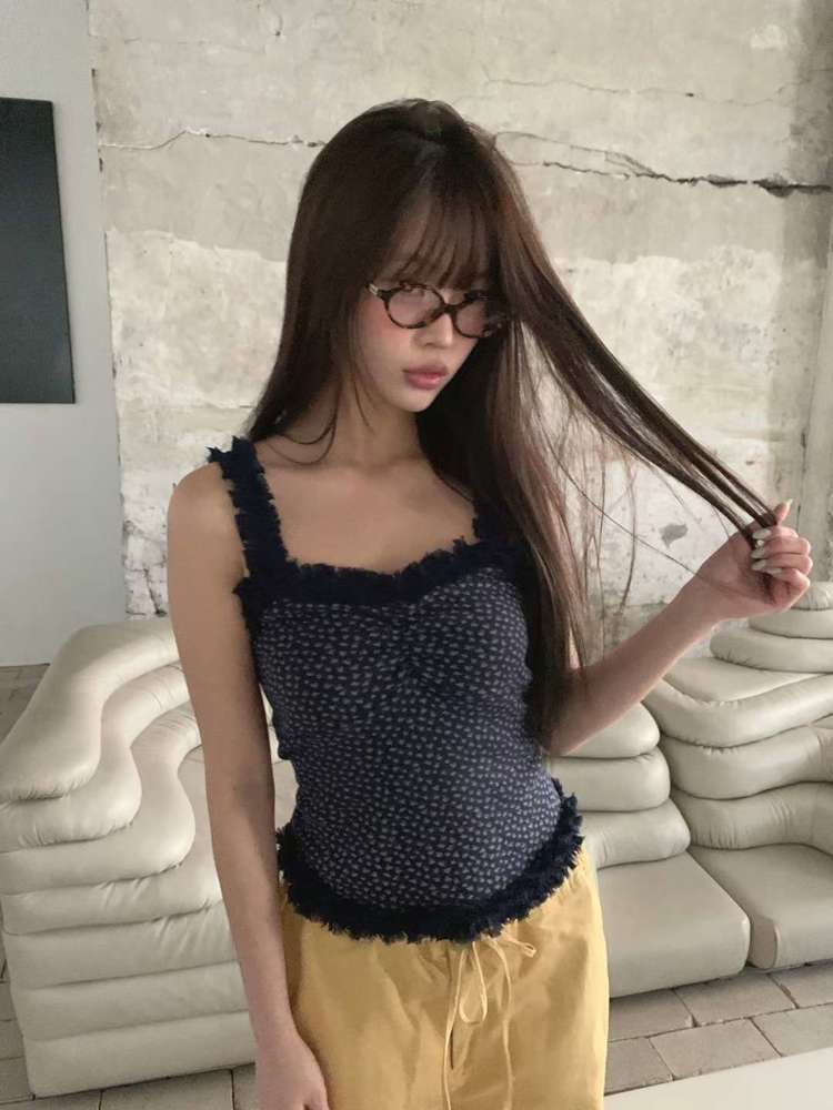 深蓝色