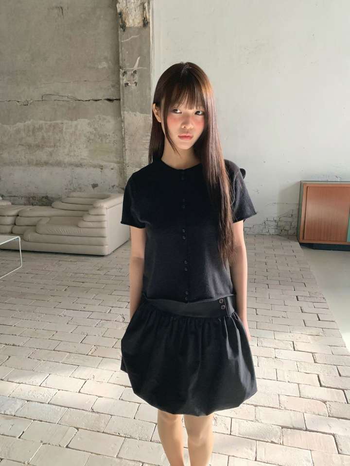 黑色