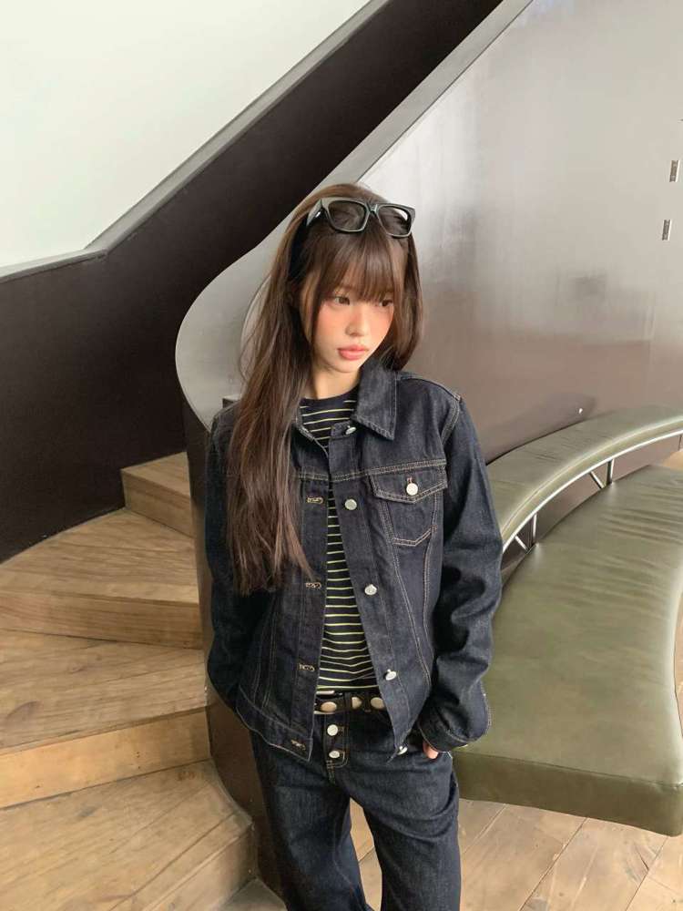 藏蓝色
