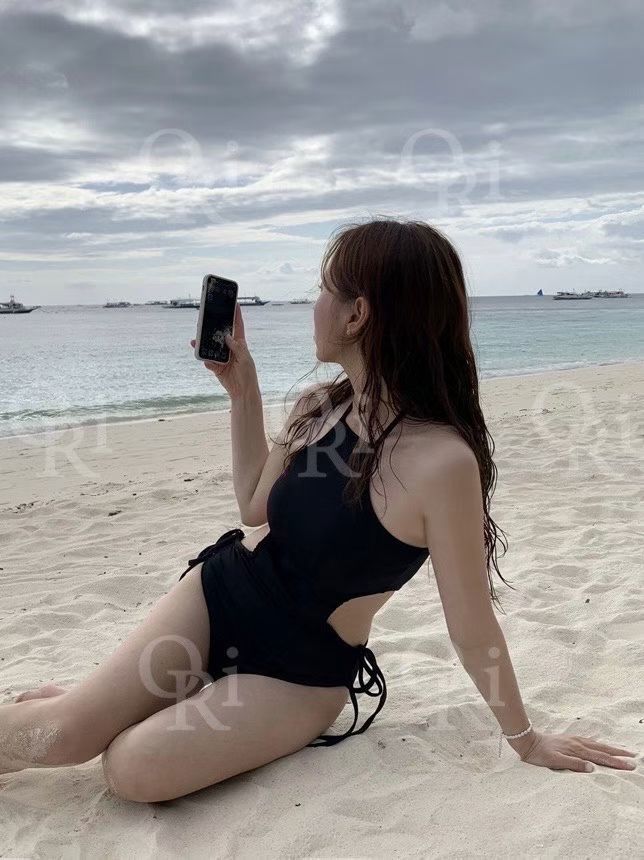 黑色