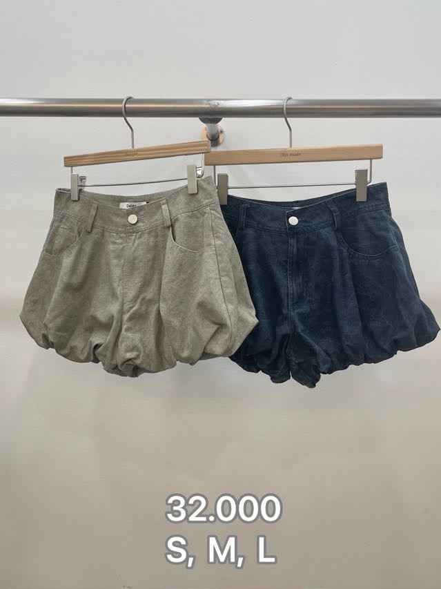 深蓝色