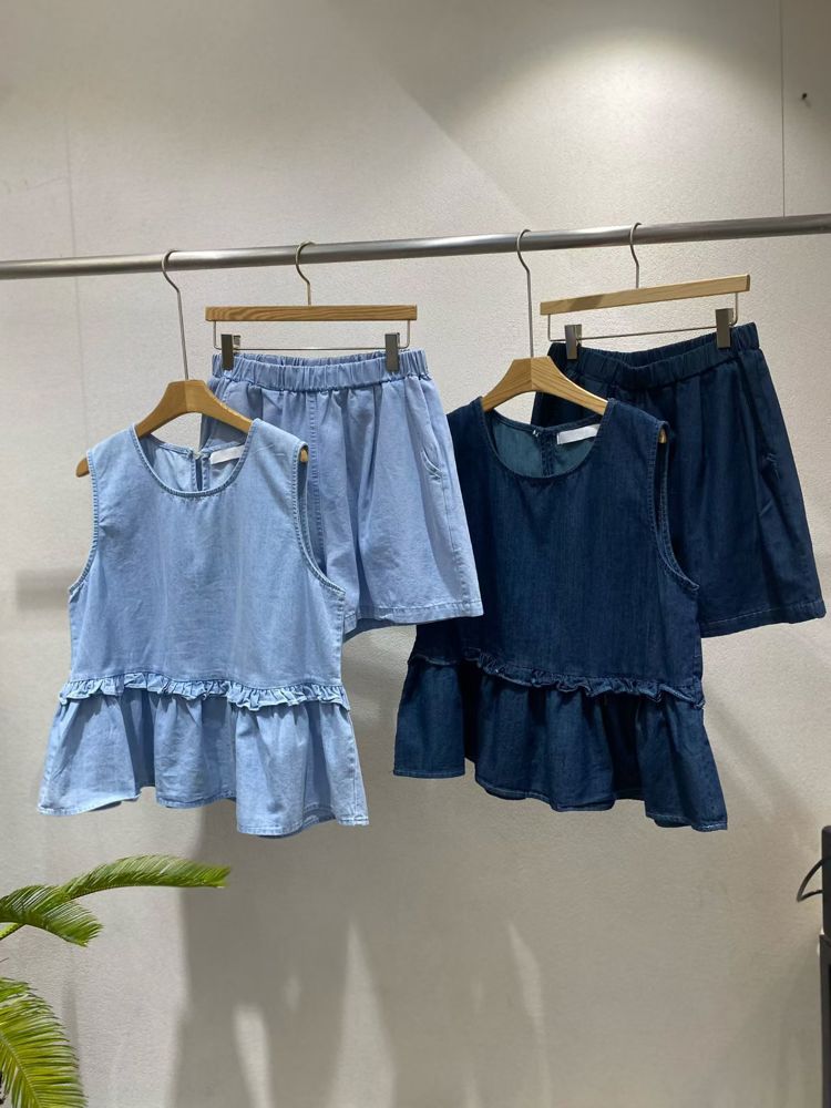 蓝色