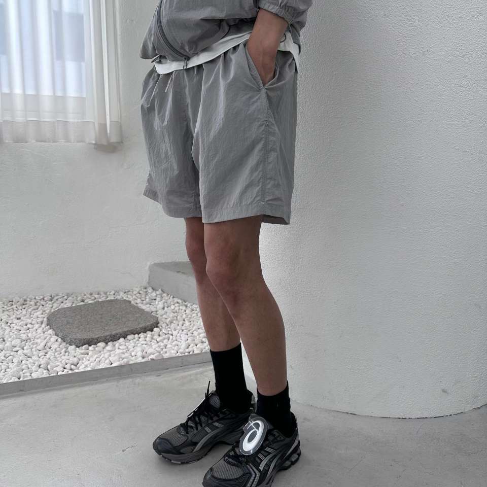 灰色