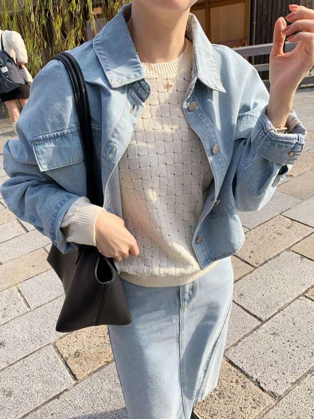 浅蓝色