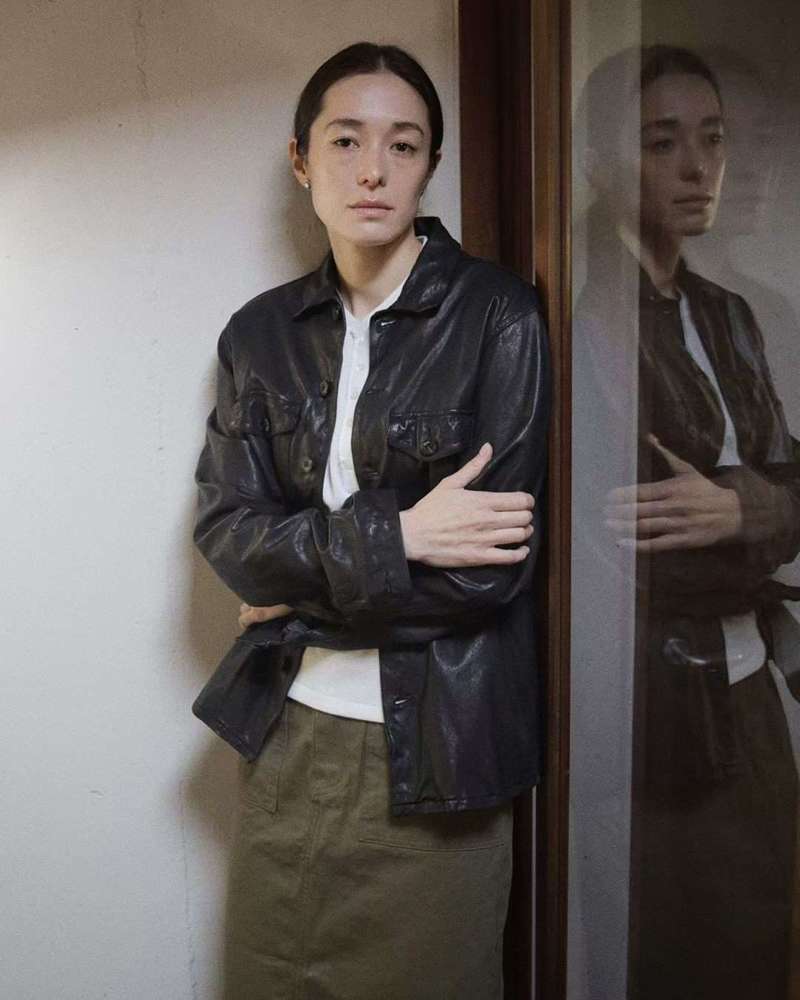 黑色