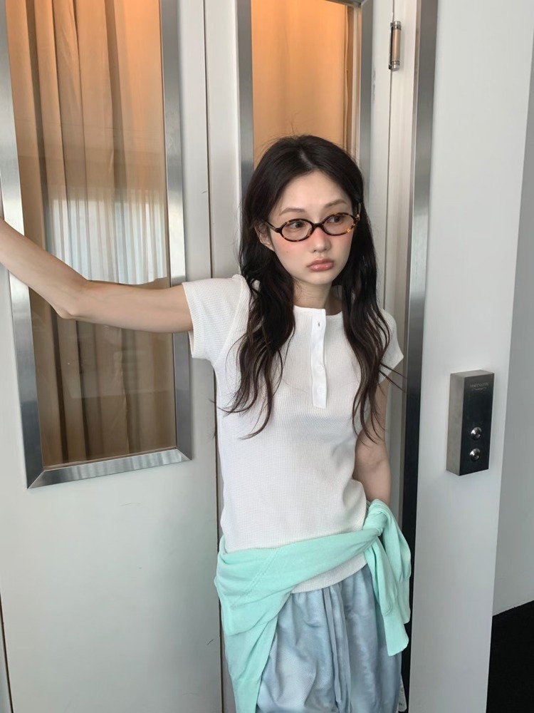 白色