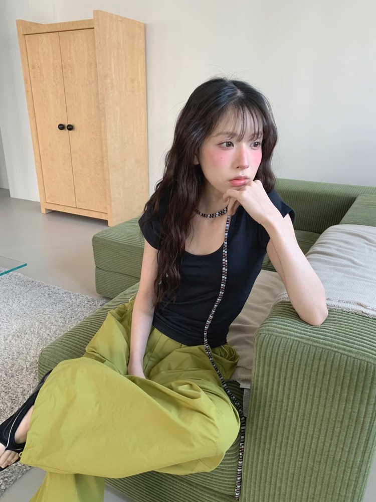 黑色