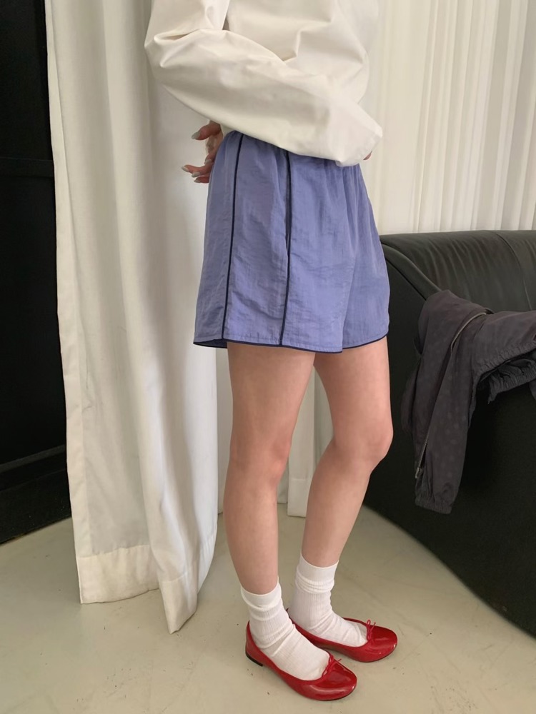 浅蓝色