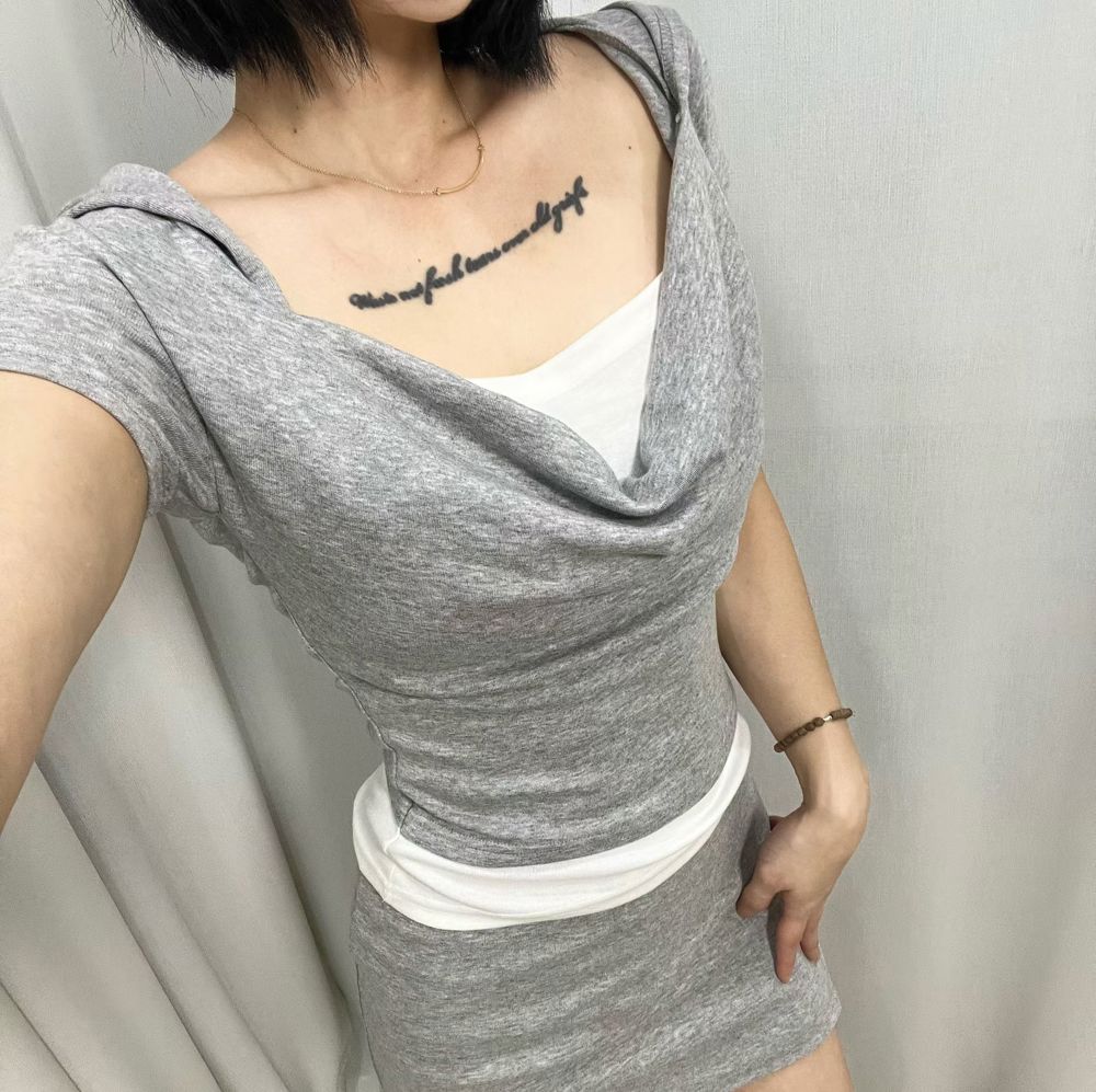 灰色