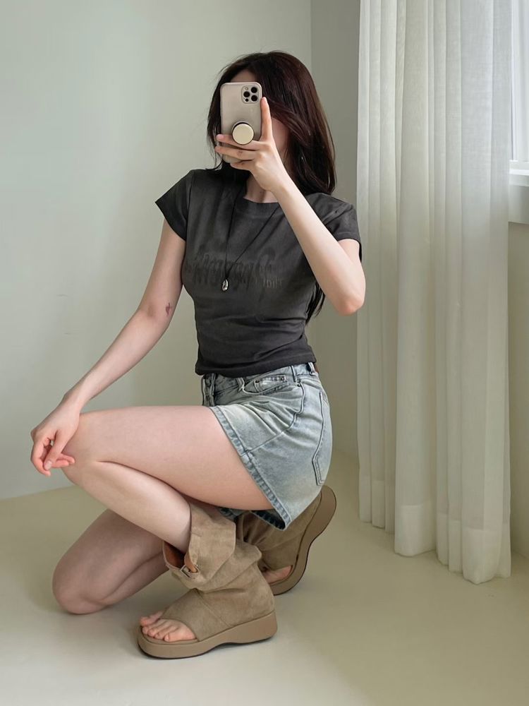 灰色