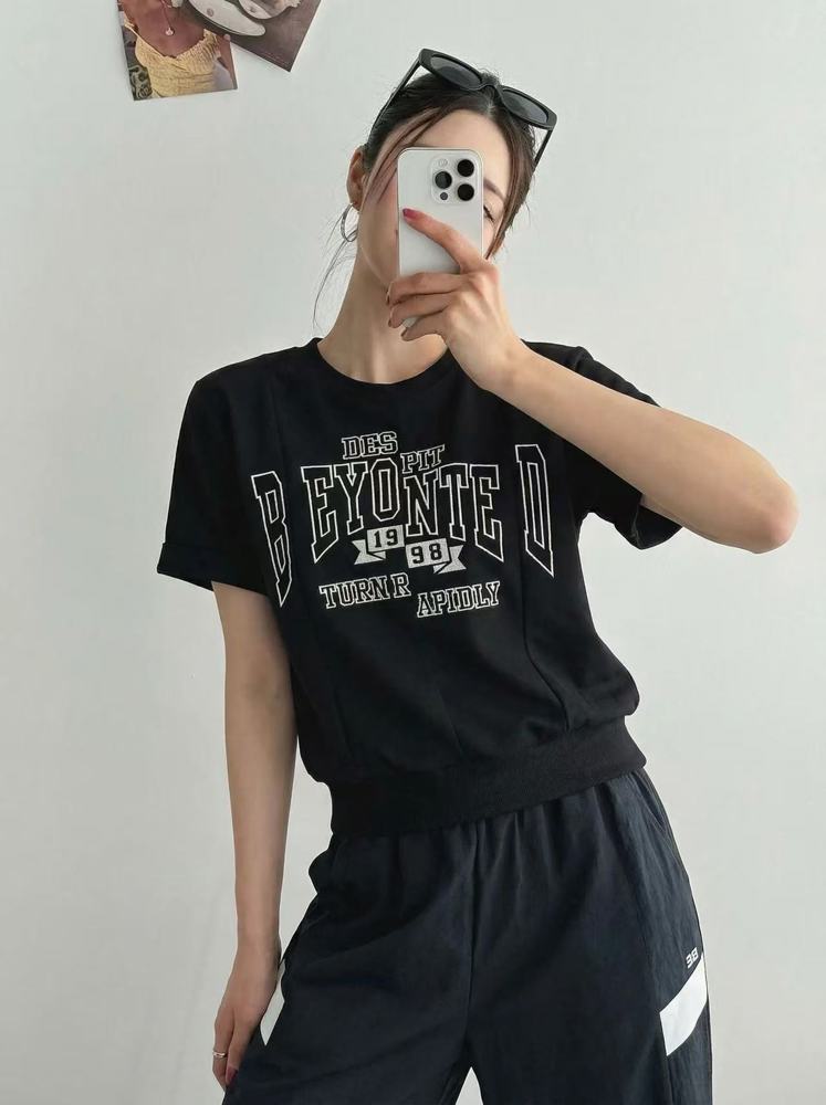 黑色
