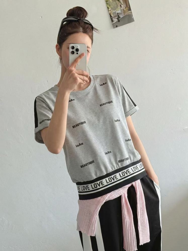 灰色