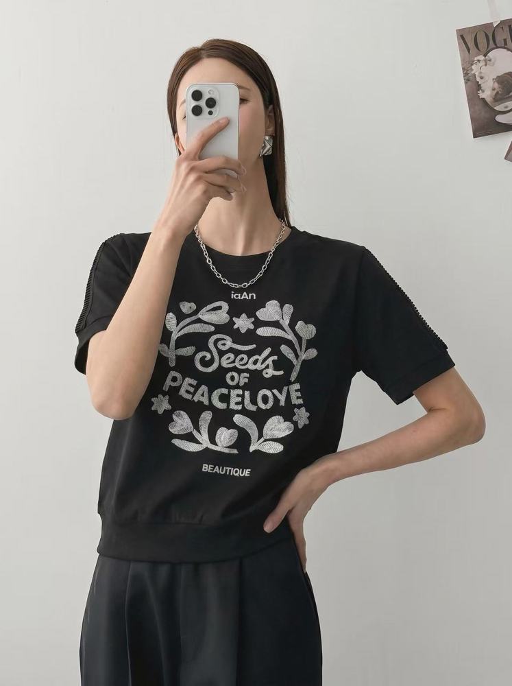 黑色