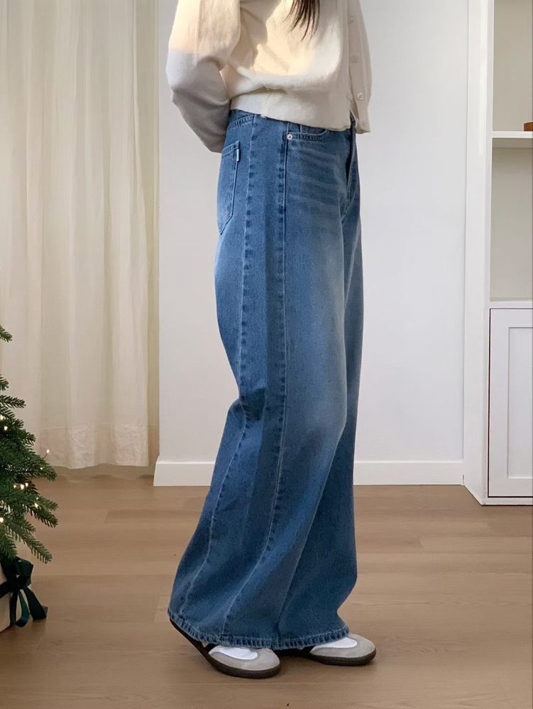深蓝色