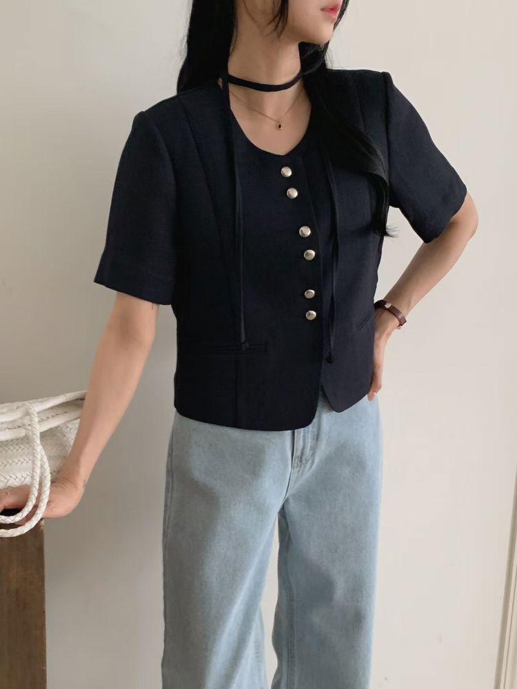 黑色
