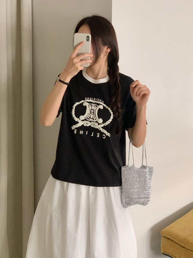 黑色