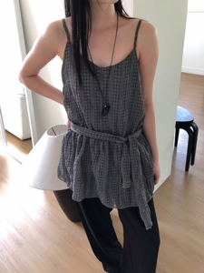 深灰