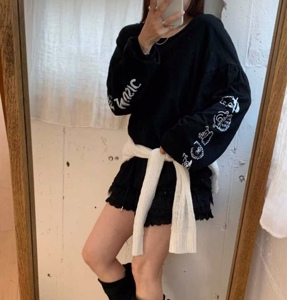 黑色