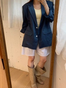 深蓝色