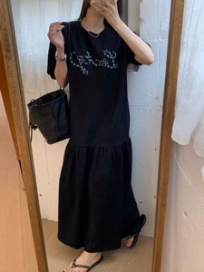 黑色