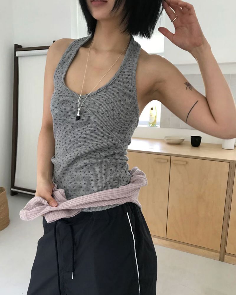 灰色